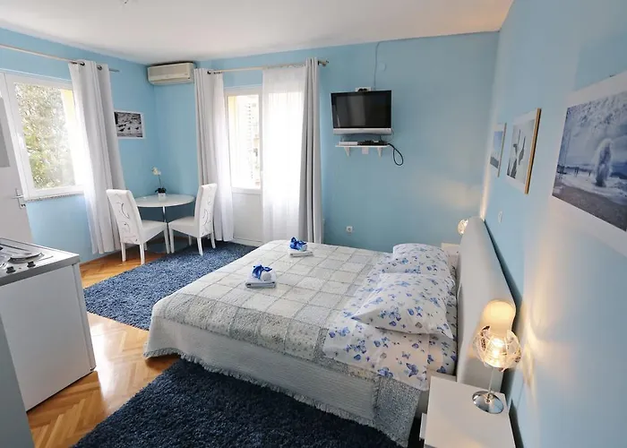 Apartments & Rooms Andrea